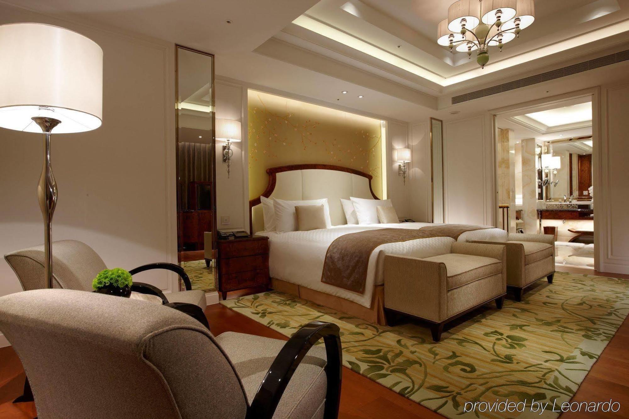 The Okura Prestige Taipei Hotel Exterior foto A bedroom at the hotel